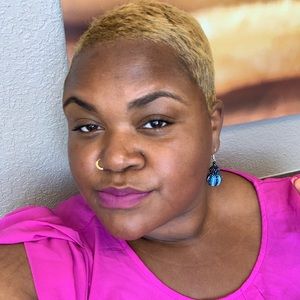 Meet your Posher, Chanel